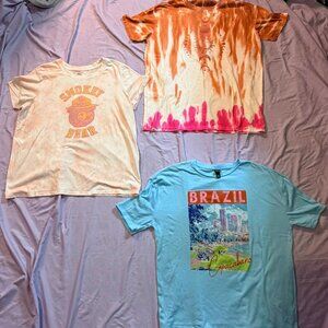 THREE short sleeve graphic tees, orange/lt blue/white/tie-dye BIG XXS SMALL XL